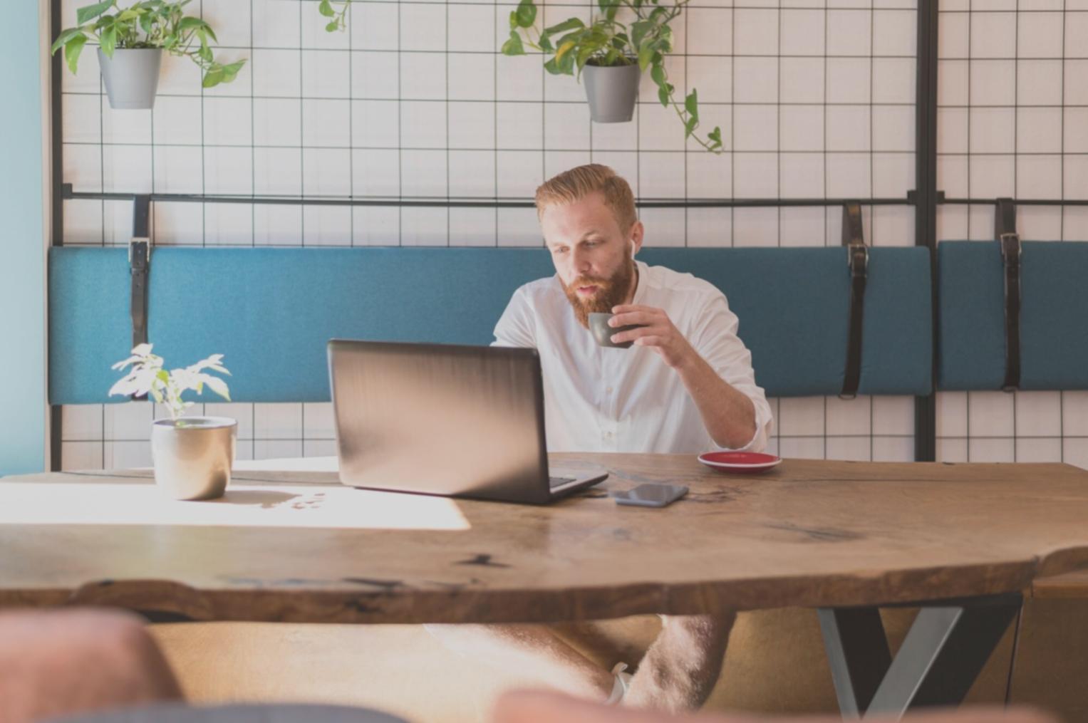 Equipo de brylthavor trabajando en estrategias financieras personalizadas para clientes